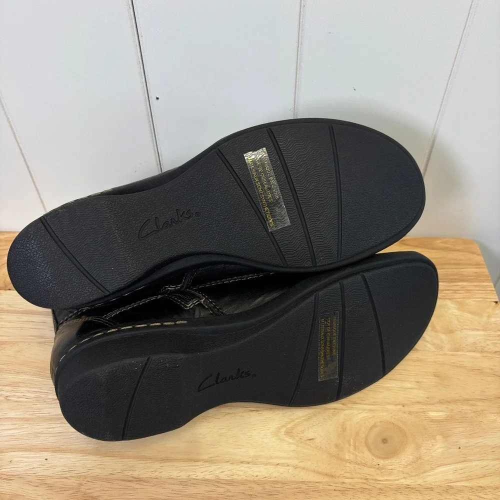 Clarks Bendables Dark Academia Crinkled Leather Ankle Boots Women Size 10M Comfy